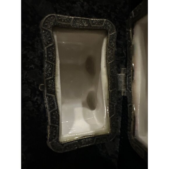 Ceramic Baby Carriage Trinket Box With Hinged Lid - Picture 7 of 10